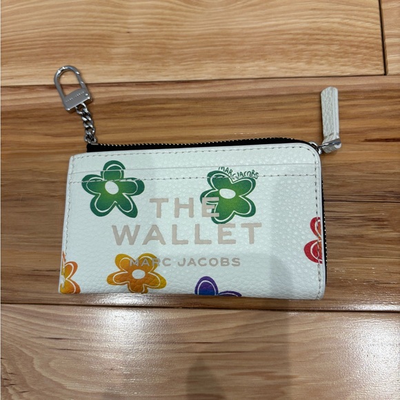 Marc Jacobs Wild Daisy Leather Wallet - Picture 5 of 8
